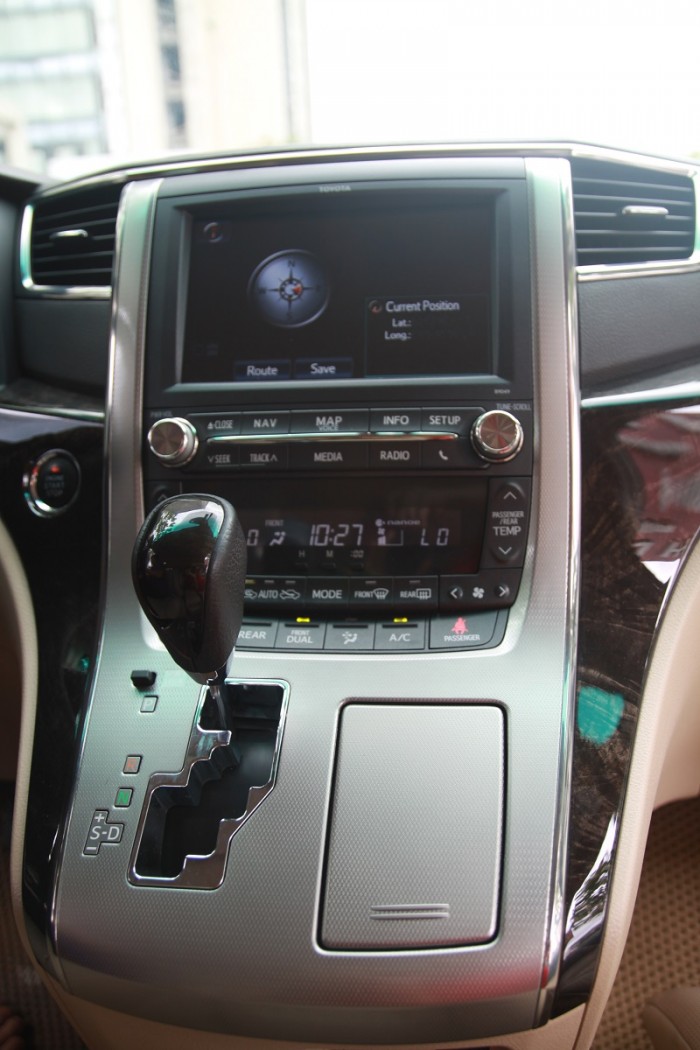 Toyota Alphard Limited sản xuất 2014, đk 2015.