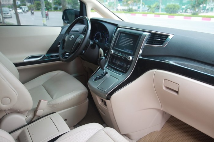 Toyota Alphard Limited sản xuất 2014, đk 2015.