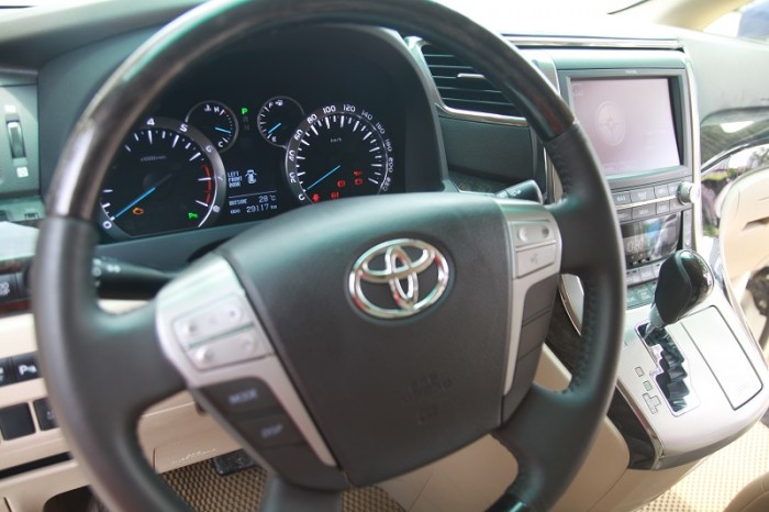 Toyota Alphard Limited sản xuất 2014, đk 2015.