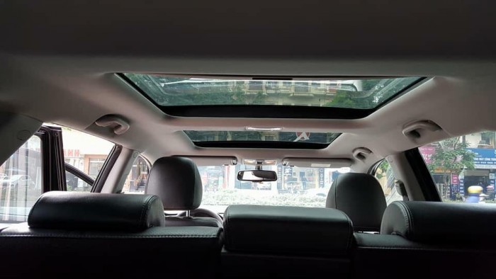 Bán Kia Sorento 2014 số sàn màu đen xe gia đình một chủ đi từ đầu.