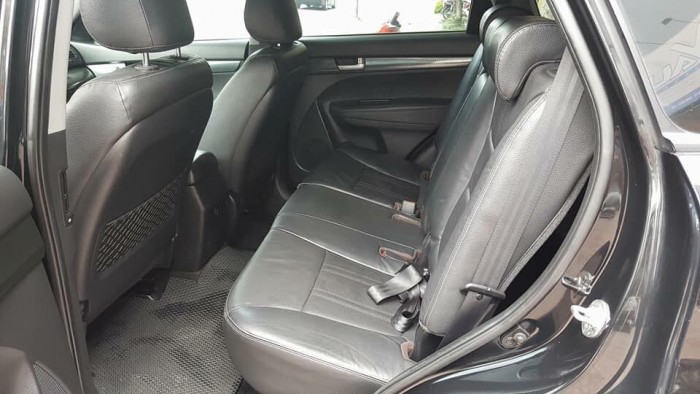 Bán Kia Sorento 2014 số sàn màu đen xe gia đình một chủ đi từ đầu.