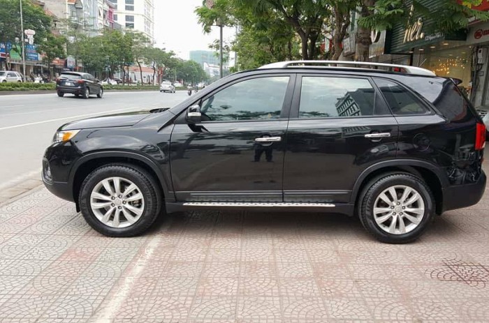 Bán Kia Sorento 2014 số sàn màu đen xe gia đình một chủ đi từ đầu.
