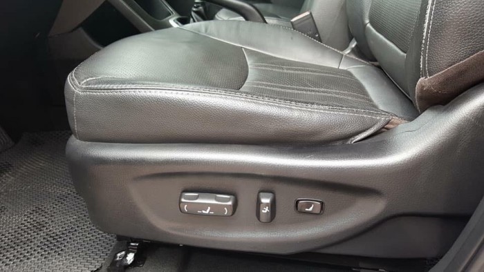 Bán Kia Sorento 2014 số sàn màu đen xe gia đình một chủ đi từ đầu.