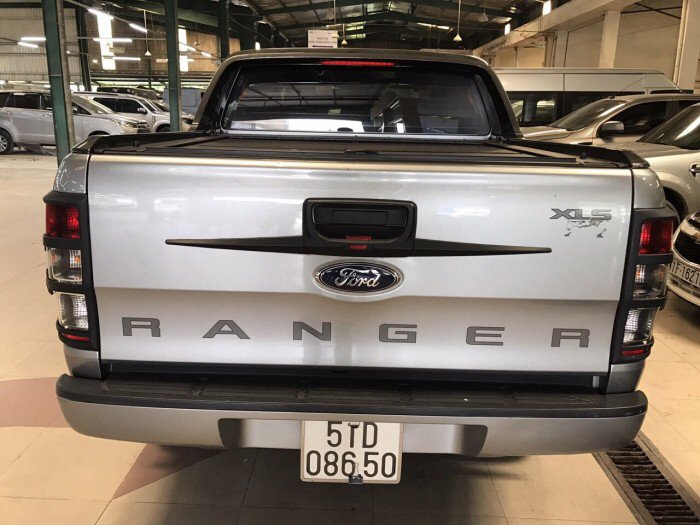 Ranger 2016 XLS số tự động, Odo 13.000km, nắp thùng kéo, mặt nạ Ford lớn