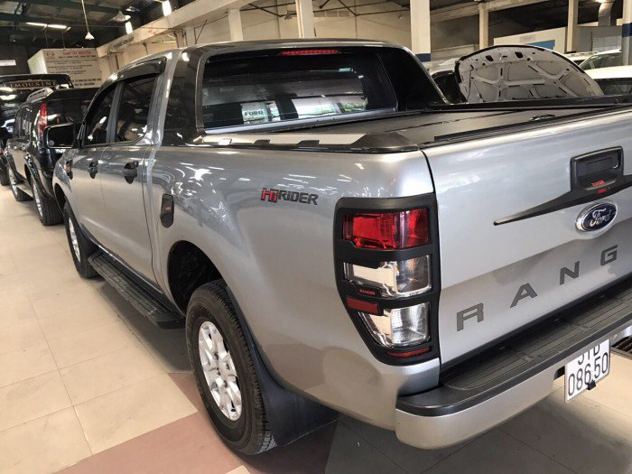 Ranger 2016 XLS số tự động, Odo 13.000km, nắp thùng kéo, mặt nạ Ford lớn