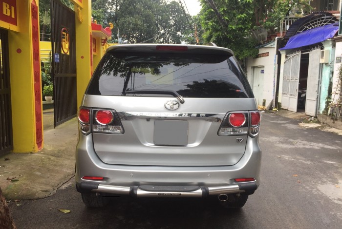 Bán xe Fortuner V tự động hai cầu sx 2015 màu bạc xe còn rất đẹp