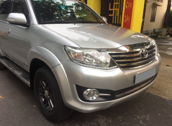 Bán xe Fortuner V tự động hai cầu sx 2015 màu bạc xe còn rất đẹp