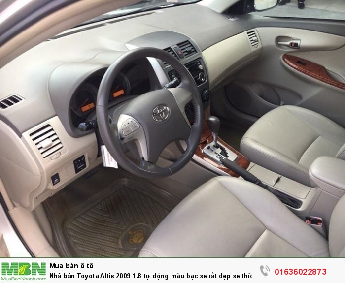 Nhà bán Toyota Altis 2009 1.8 tự động màu bạc xe rất đẹp xe thích nhé.