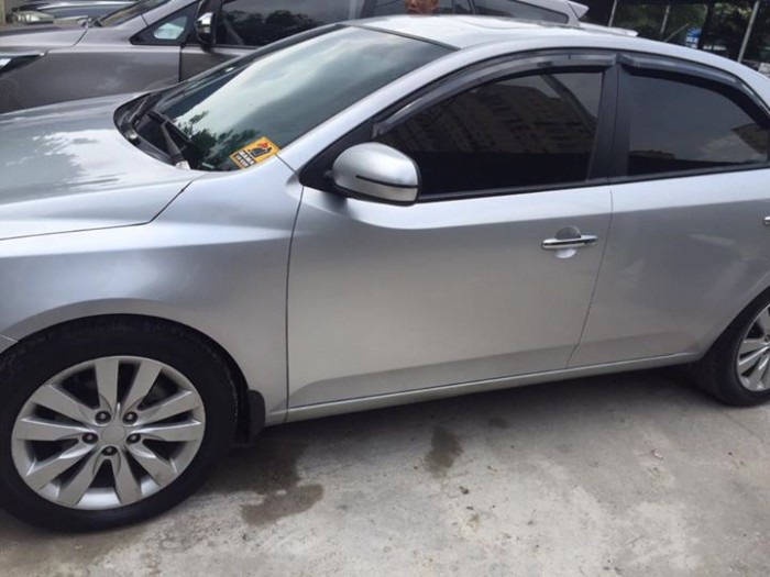Bán Kia Forte 2011 màu bạc sốsàn xe rất ít đi còn như mới