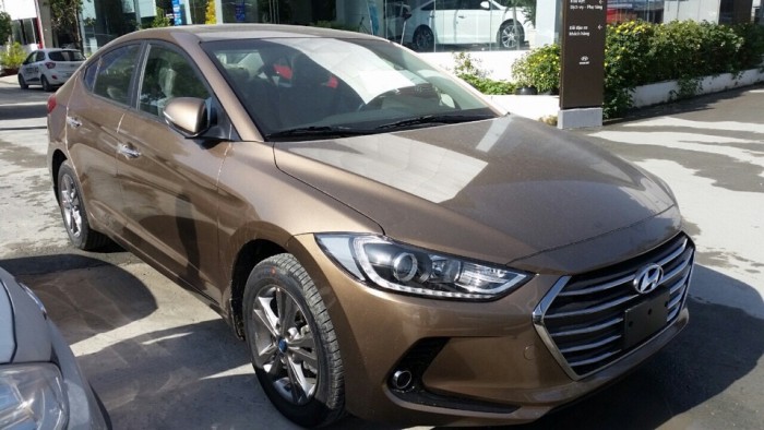 Hyundai Elantra 1.6AT 2018, Màu vàng cát
