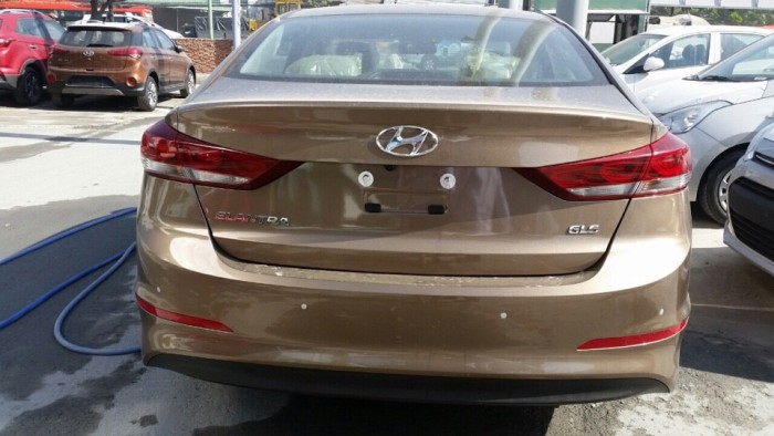 Hyundai Elantra 1.6AT 2018, Màu vàng cát