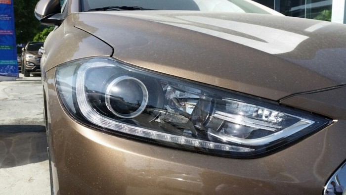 Hyundai Elantra 1.6AT 2018, Màu vàng cát