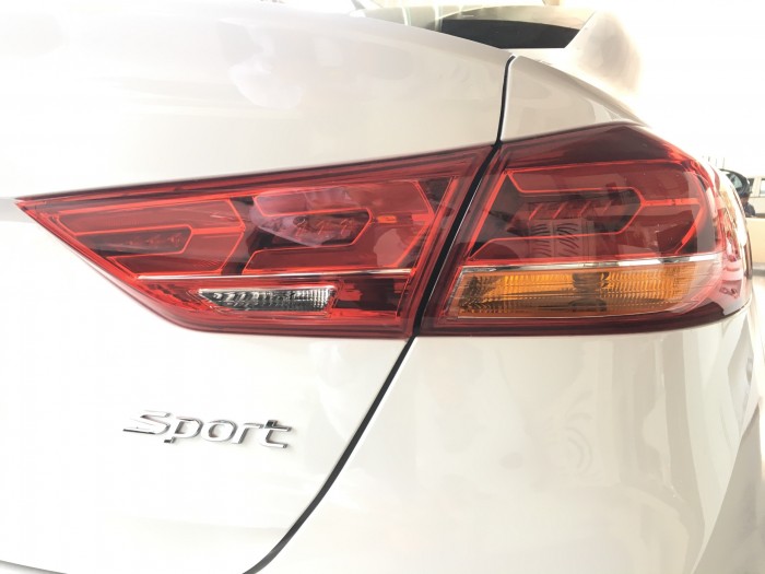 Hyundai Elantra Sport 2018 - Màu Trằng