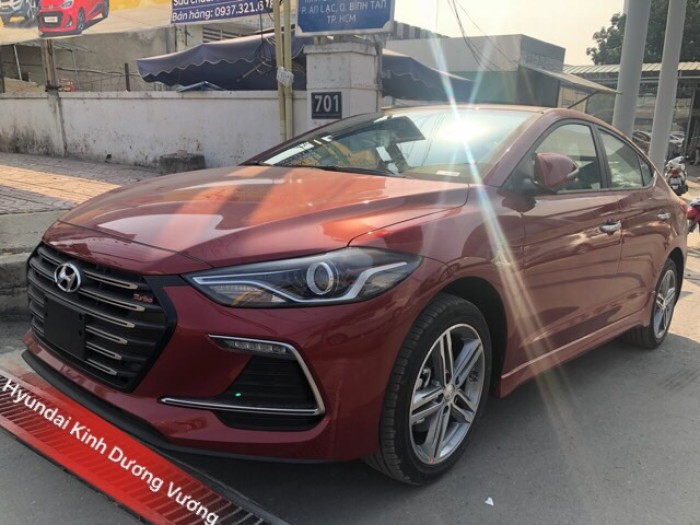Hyundai Elantra Sport 2018 - Màu đỏ