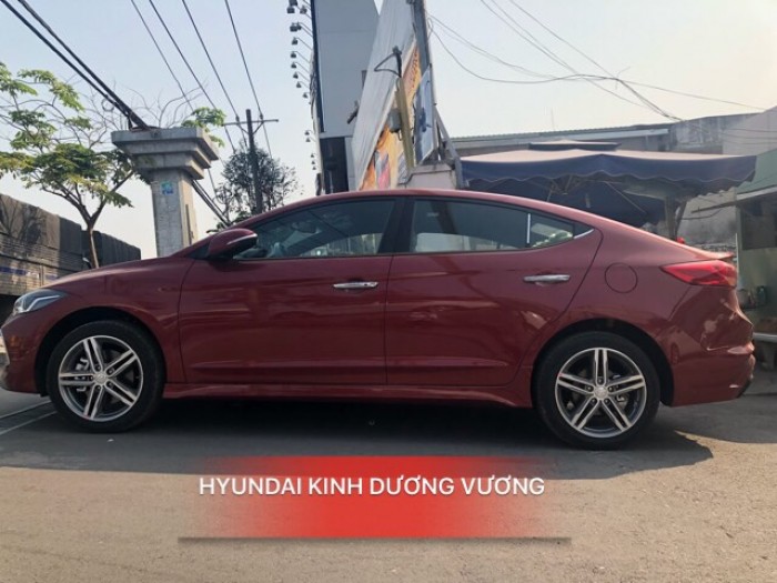 Hyundai Elantra Sport 2018 - Màu đỏ