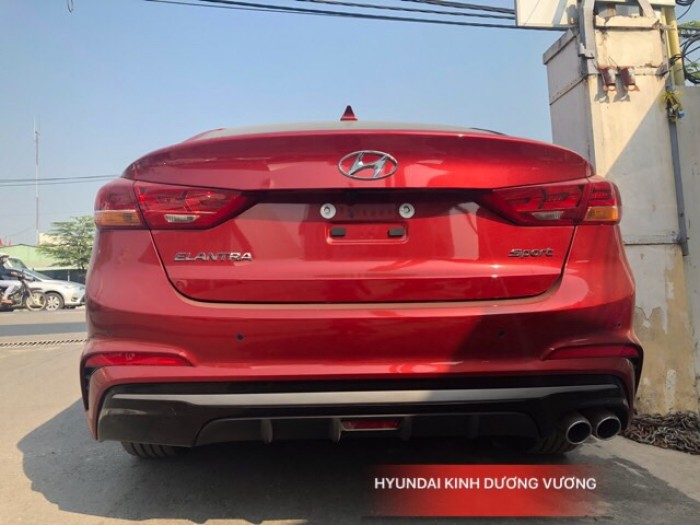 Hyundai Elantra Sport 2018 - Màu đỏ