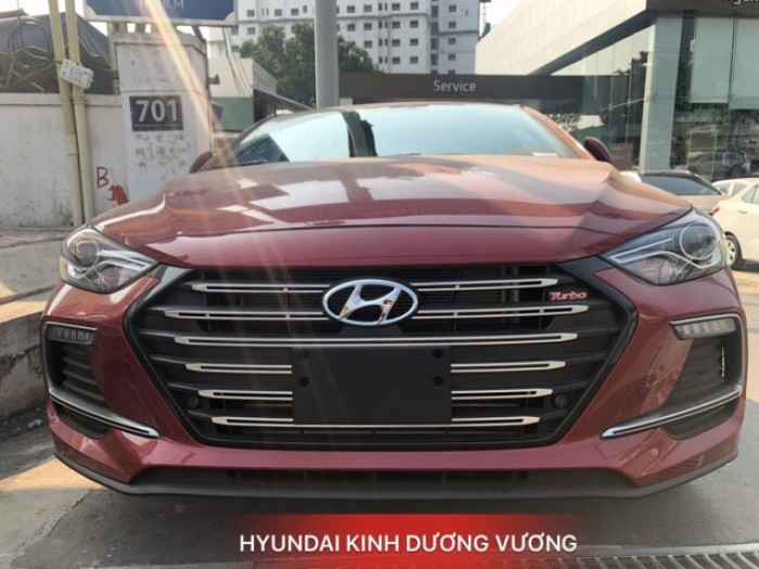 Hyundai Elantra Sport 2018 - Màu đỏ
