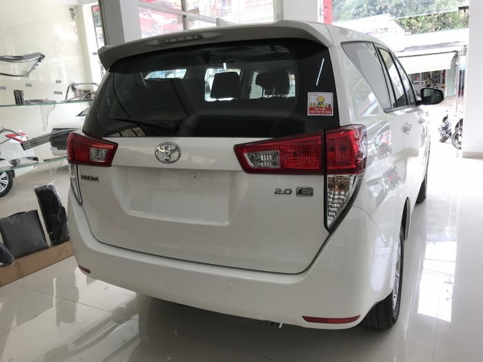 Toyota Innova E 2018, ưu đãi giá sốc
