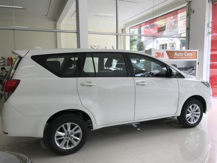 Toyota Innova E 2018, ưu đãi giá sốc