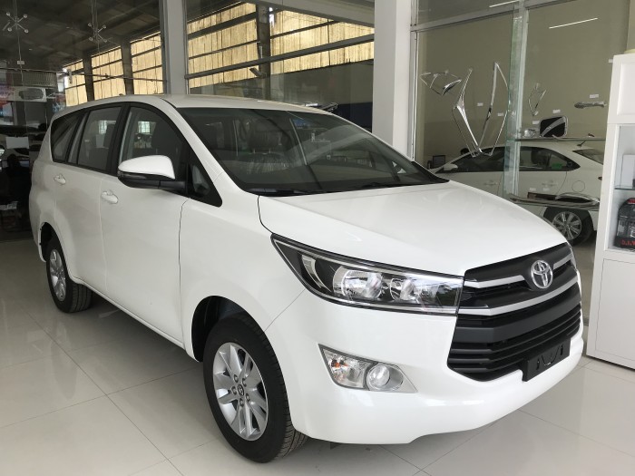 Toyota Innova E 2018, ưu đãi giá sốc
