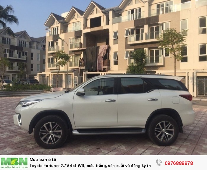 Toyota Fortuner 2.7V 4x4 WD, màu trắng, sản xuất và đăng ký tháng 10/ 2017