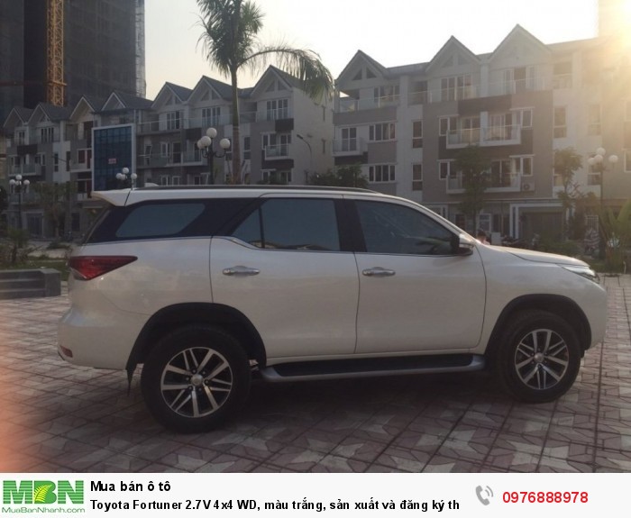 Toyota Fortuner 2.7V 4x4 WD, màu trắng, sản xuất và đăng ký tháng 10/ 2017