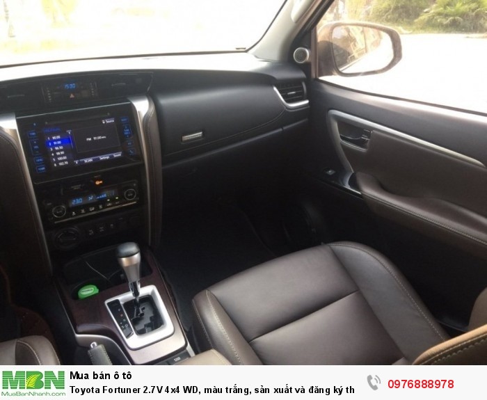 Toyota Fortuner 2.7V 4x4 WD, màu trắng, sản xuất và đăng ký tháng 10/ 2017
