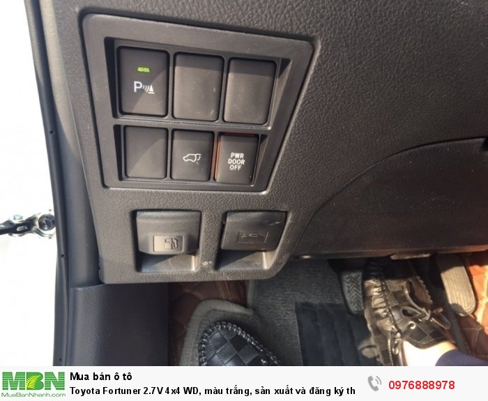 Toyota Fortuner 2.7V 4x4 WD, màu trắng, sản xuất và đăng ký tháng 10/ 2017
