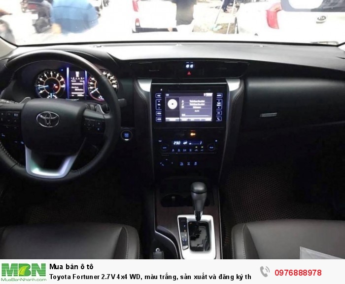 Toyota Fortuner 2.7V 4x4 WD, màu trắng, sản xuất và đăng ký tháng 10/ 2017