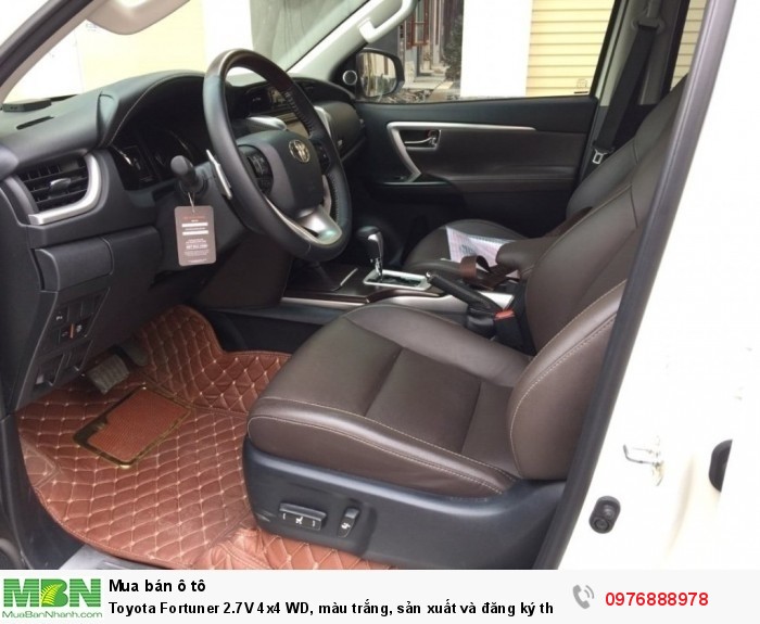 Toyota Fortuner 2.7V 4x4 WD, màu trắng, sản xuất và đăng ký tháng 10/ 2017