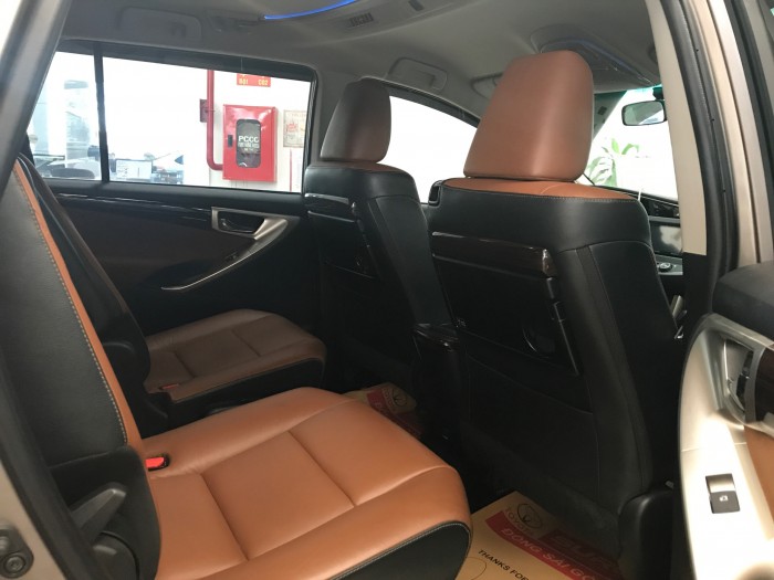 Bán Innova V 2017 màu đồng