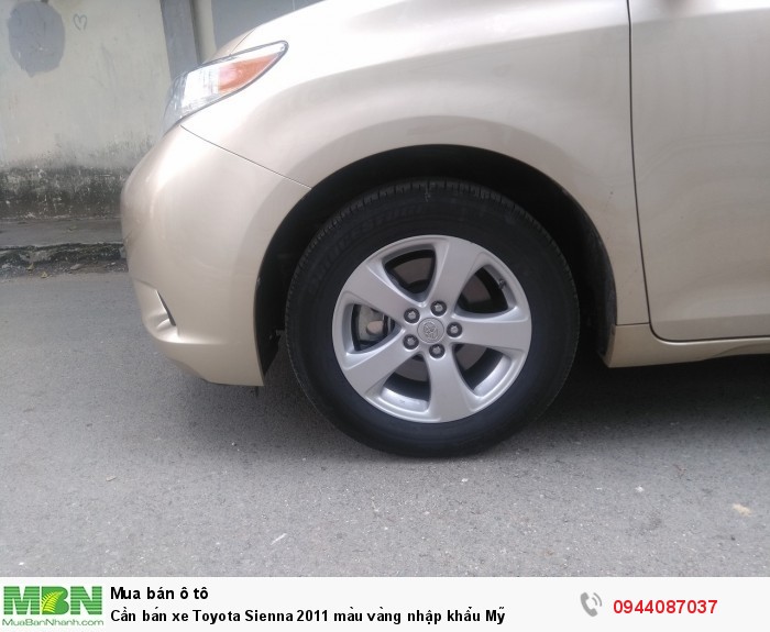 Cần bán xe Toyota Sienna 2011 màu vàng nhập khẩu Mỹ