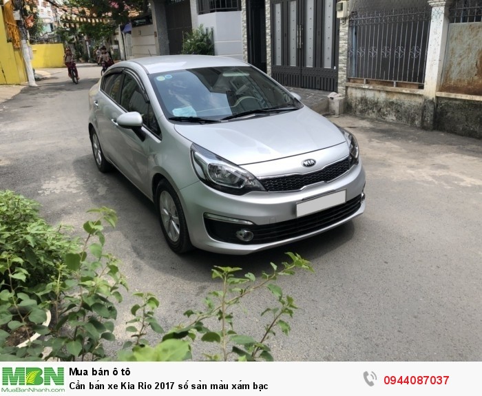 Cần bán xe Kia Rio 2017 số sàn màu xám bạc