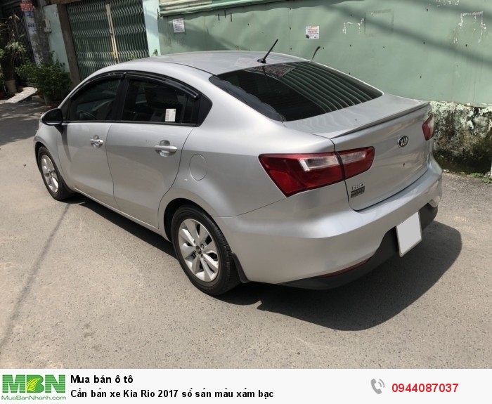 Cần bán xe Kia Rio 2017 số sàn màu xám bạc