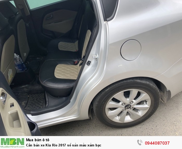 Cần bán xe Kia Rio 2017 số sàn màu xám bạc