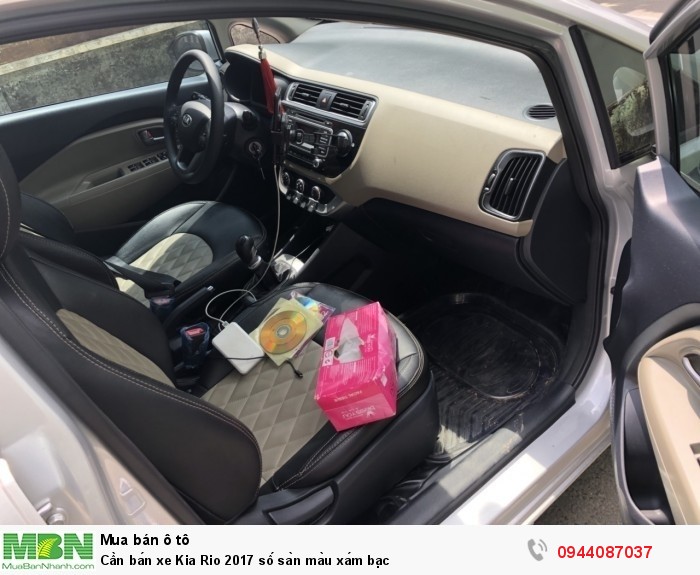 Cần bán xe Kia Rio 2017 số sàn màu xám bạc