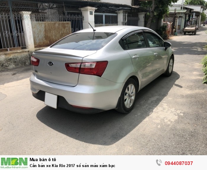 Cần bán xe Kia Rio 2017 số sàn màu xám bạc