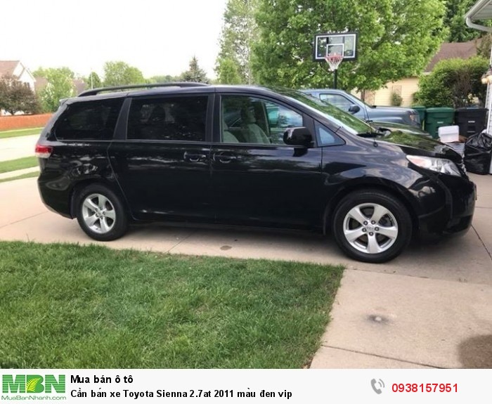 Cần bán xe Toyota Sienna 2.7at 2011 màu đen vip