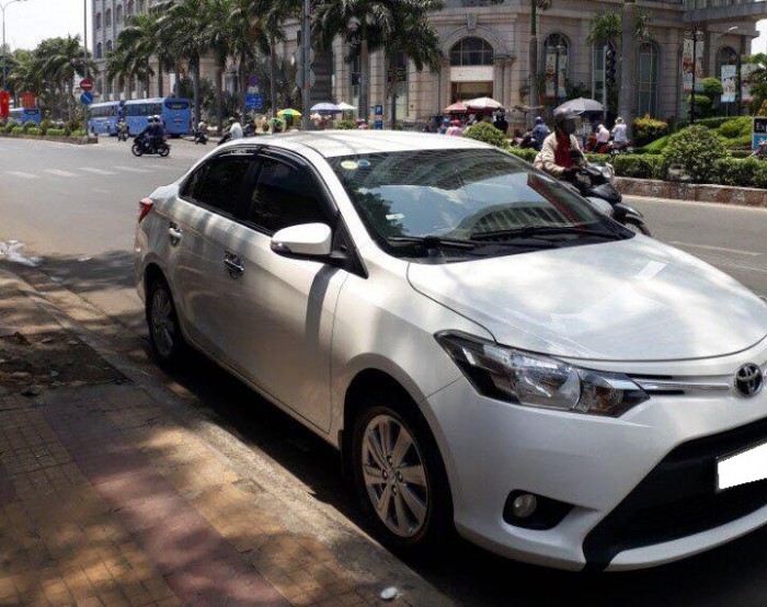 Gia đình cần bán Vios E 2017 màu trắng xe gia đình mới mua vài tháng