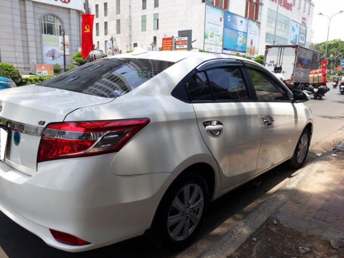 Gia đình cần bán Vios E 2017 màu trắng xe gia đình mới mua vài tháng