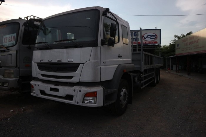 Xe Fuso FJ 3 chân gắn cẩu cũ 3-10 tấn