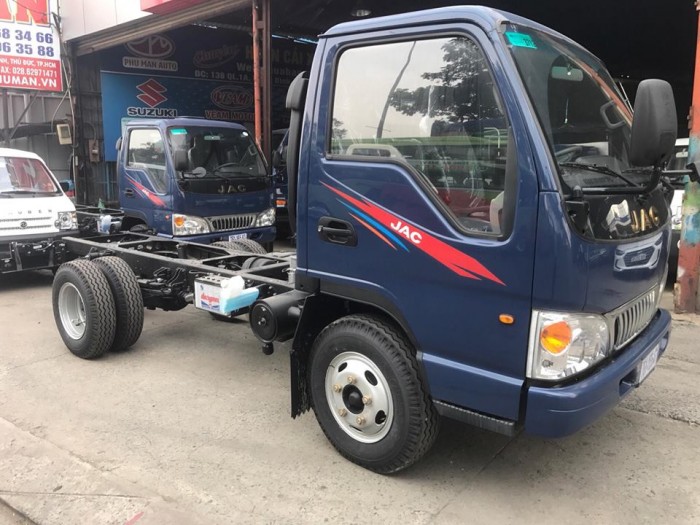 Giá xe tải Jac - Jac 2 tấn 4 chạy vào thành phố.