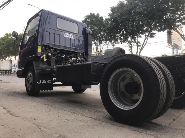 Giá xe tải Jac - Jac 2 tấn 4 chạy vào thành phố.