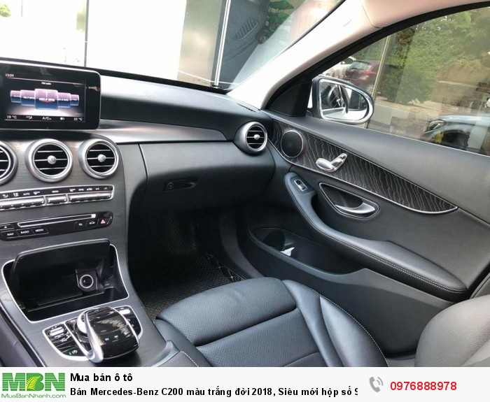 Bán Mercedes-Benz C200 màu trắng đời 2018, Siêu mới hộp số 9 Cấp.