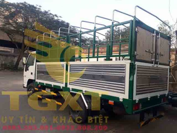 Giá xe tải 1t9 Isuzu thùng bạt dài 4 mét 4,hỗ trợ trả góp 90%,xe có sẵn giao ngay.