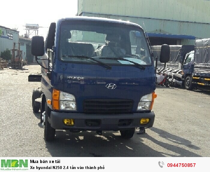Xe Hyundai N250 2.4 tấn vào thành phố