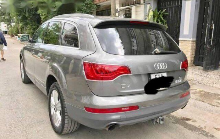Audi Q7 đời 2008 4 cửa 8 chỗ ngồi