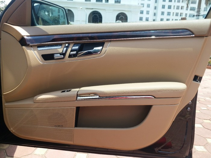 Mercedes S300 Màu Đen/Kem , Sản xuất 12/2011 Biển Hà Nội. Xe đăng ký chính chủ từ mới năm 2012