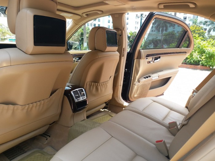 Mercedes S300 Màu Đen/Kem , Sản xuất 12/2011 Biển Hà Nội. Xe đăng ký chính chủ từ mới năm 2012