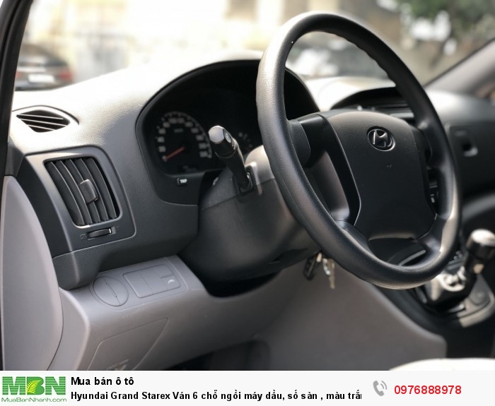Hyundai Grand Starex Ván 6 chỗ ngồi máy dầu, số sàn , màu trắng, Sản xuất 2016